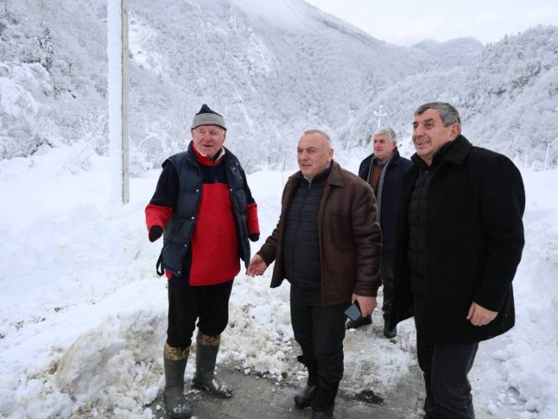 ცაგერის მუნიციპალიტეტში გზების თოვლისგან წმენდის სამუშაოები  აქტიურად მიმდინარეობს